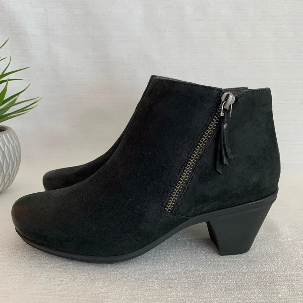 Abeo Rommie Neutral Black Suede Leather Heeled Ankle Booties Woman’s 7N - Picture 3 of 15